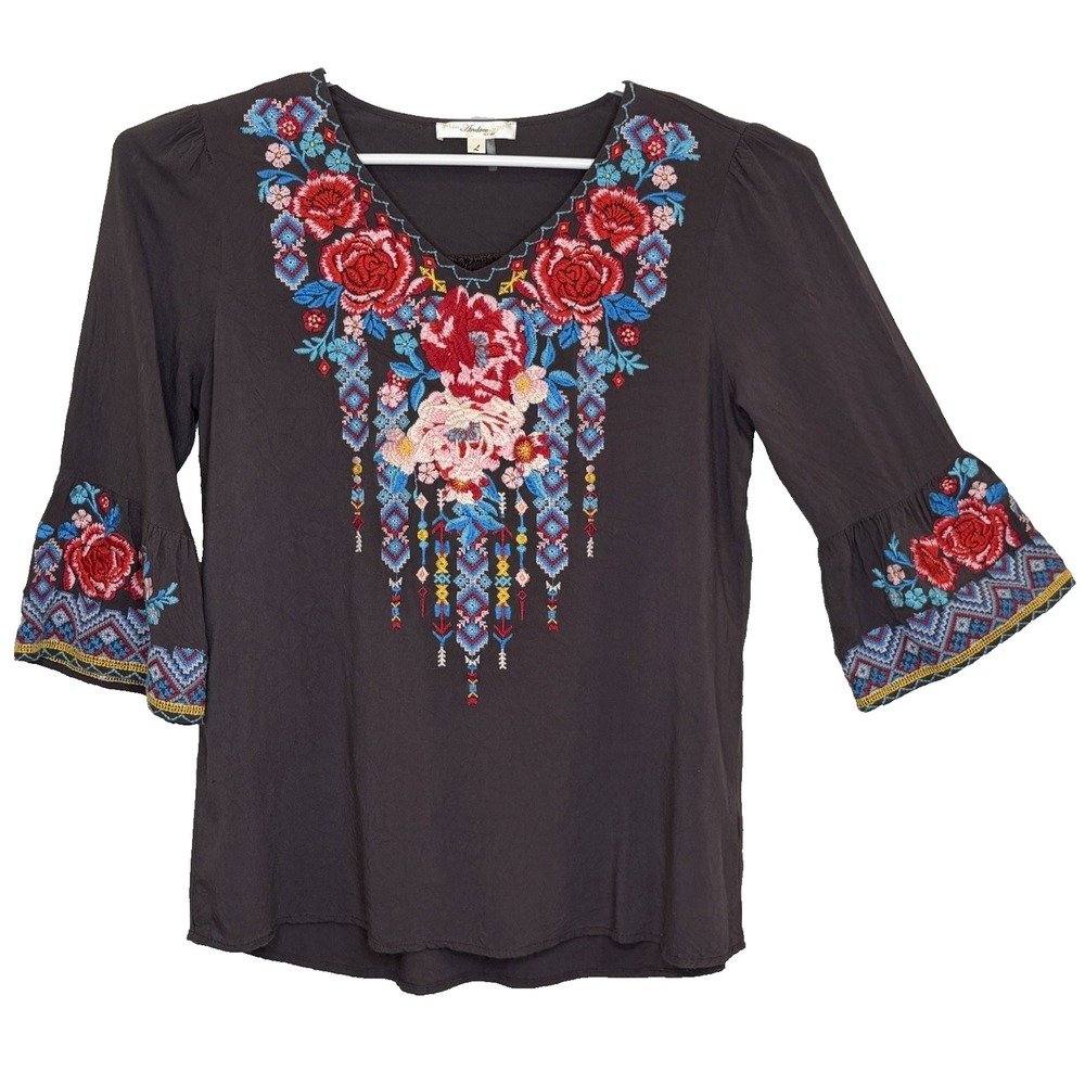 Andree by Unit Pullover Top‎ Womens Size Large Gray w/ Embroidery Floral V-Neck